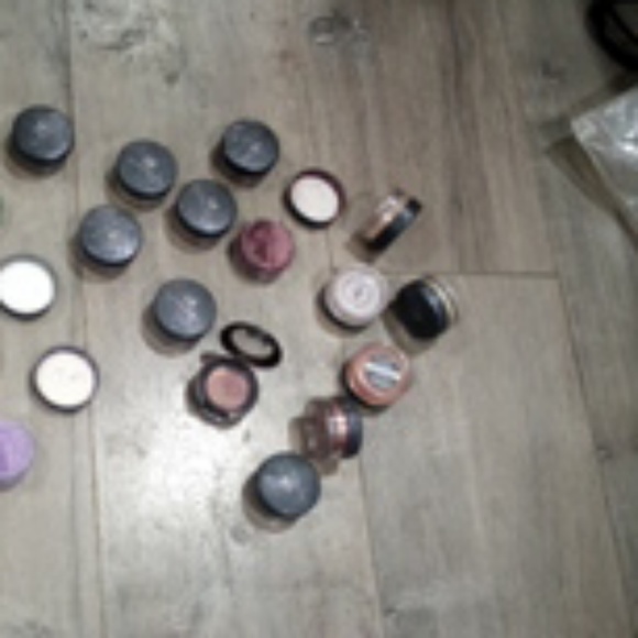 Makeup - Picture 3 of 4